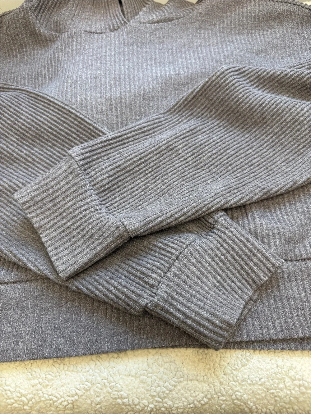 ALO YOGA Muse Hoodie Size M  Purple